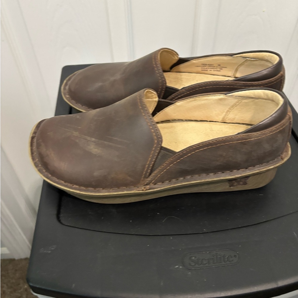 Deb Brown Leather Loafers Slip-Ons - Picture 5 of 5